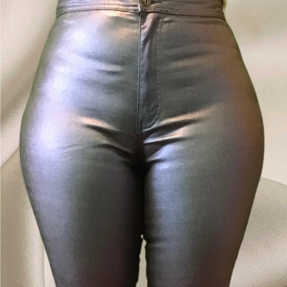 Metallic - Picture 2 of 4